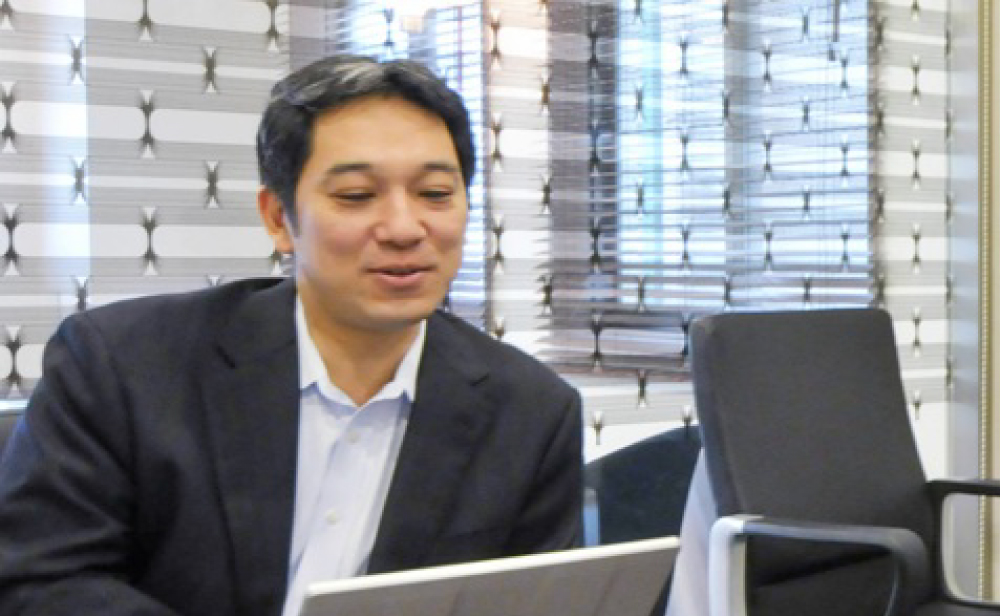 PCに向かう蒲池 様