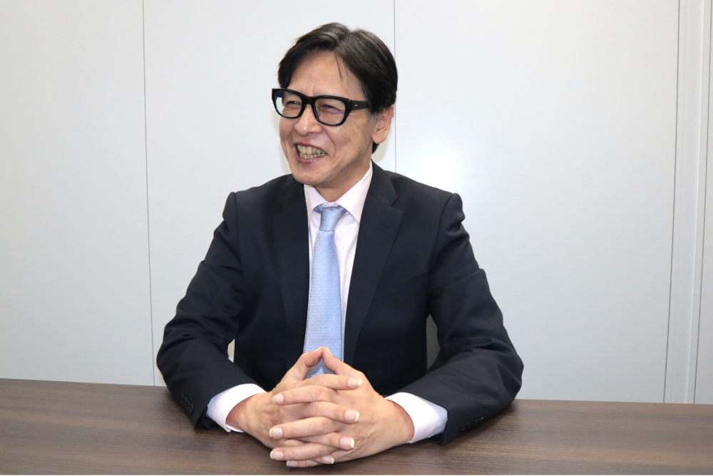 インタビューを受ける星野様