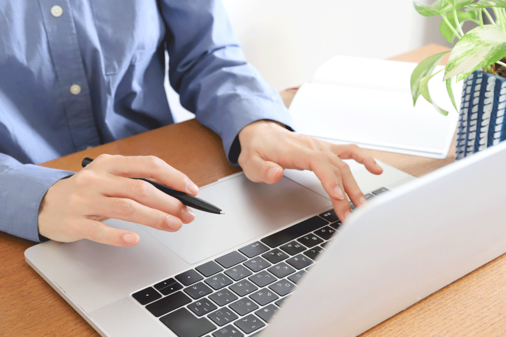 PCと手元の写真